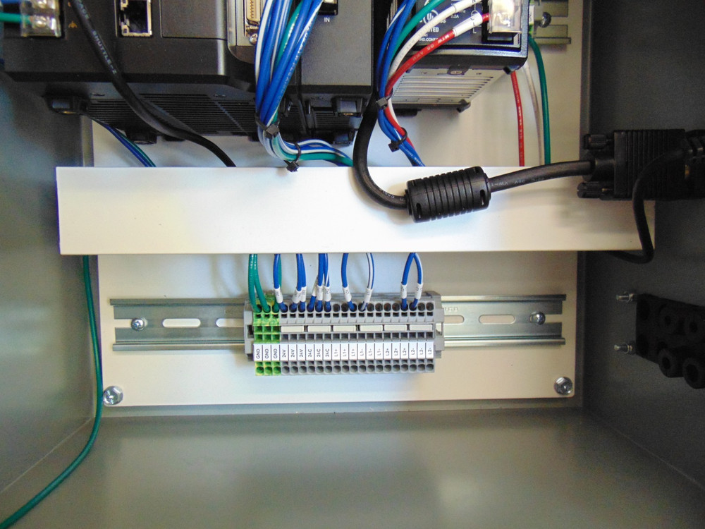 KEYENCE CV-322F / CA-DC40E / CA-U4 VISION SYSTEM CONTROLL IN HOFFMAN BOX