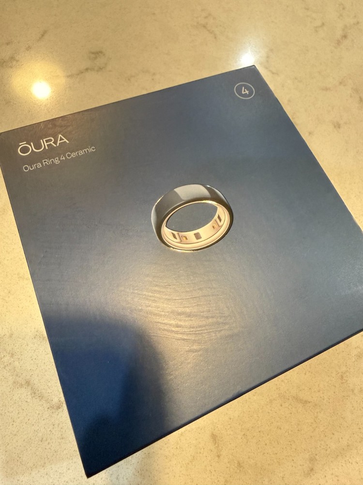 Oura Ring 4 Ceramic (Midnight), Size 4