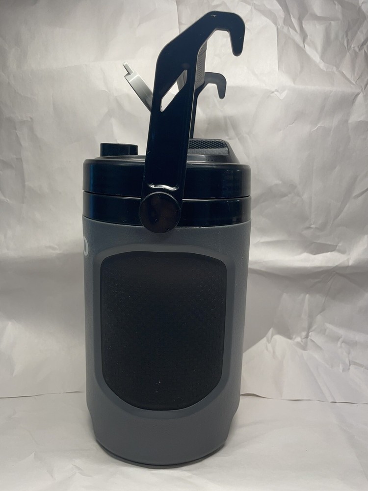 Igloo Latitude Pro 1/2 gallon water bottle