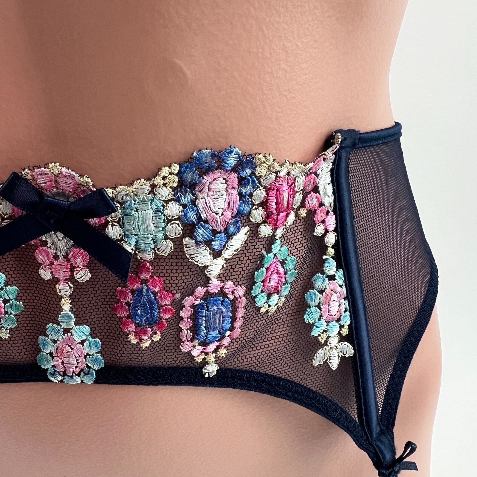 Victoria's Secret Dream Angels Floral Embroidered Garter Belt Black XS/S NWT