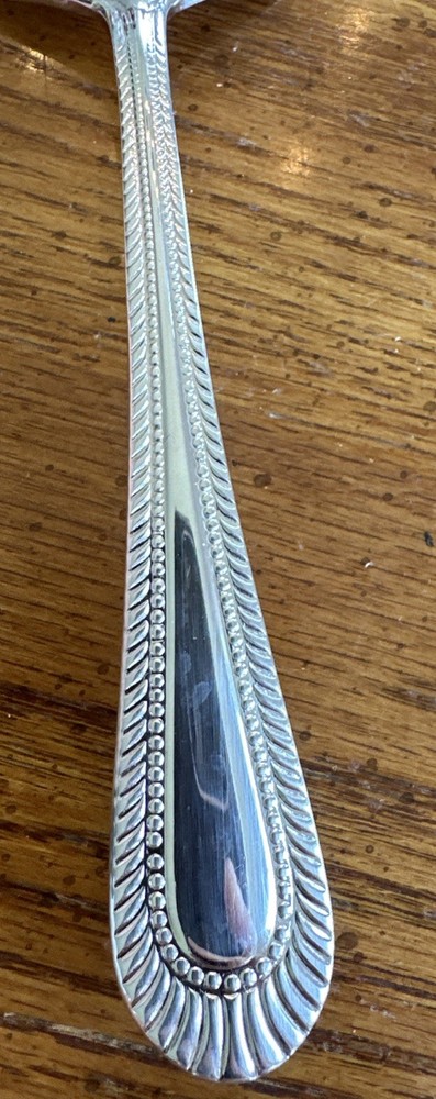 WALLACE Wickham Deep Silverplate Serving Cake Pie Knife Flatware Fan Bead 9.5”