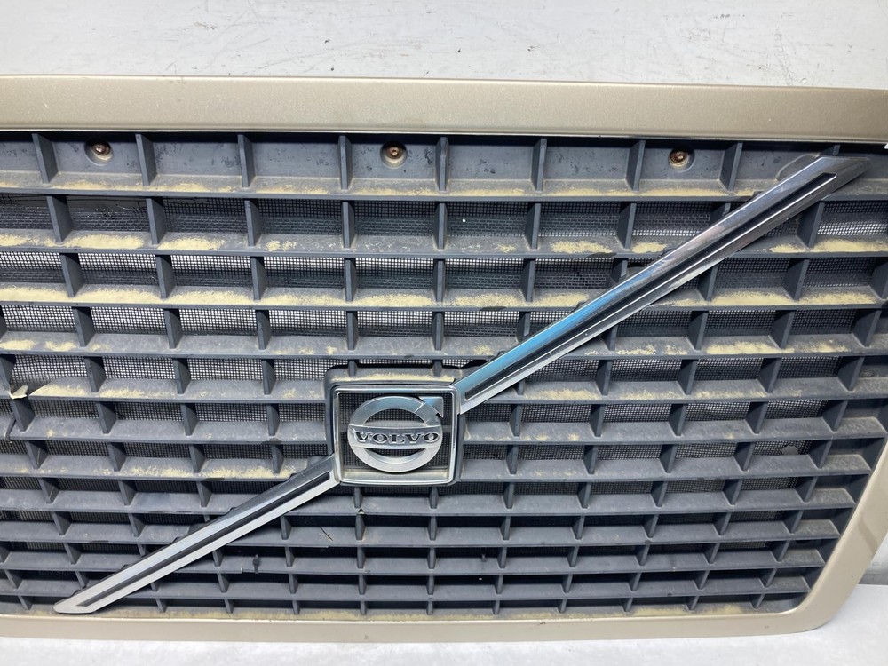 2003-2017 Volvo VNL Grille - Used