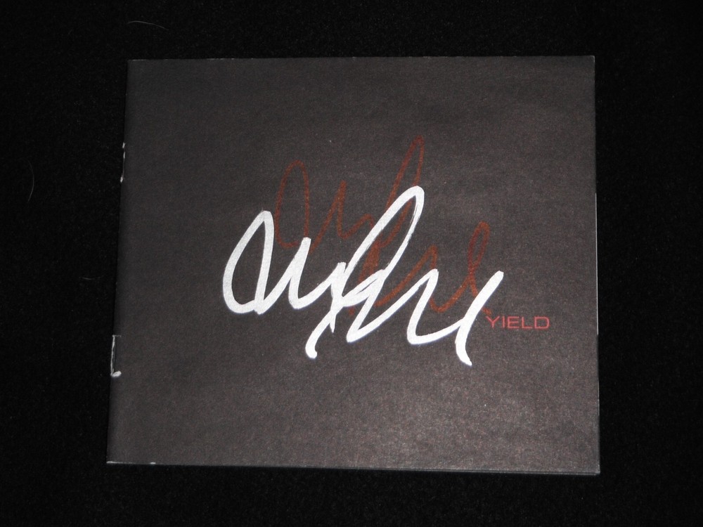 PEARL JAM YIELD CD COVER SIGNED BY MIKE MCCREADY