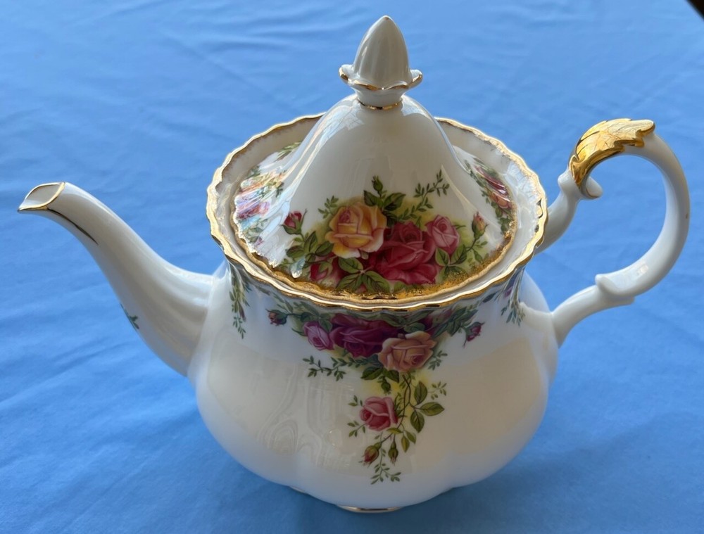 Royal Albert Old Country Roses Teapot Server Mint