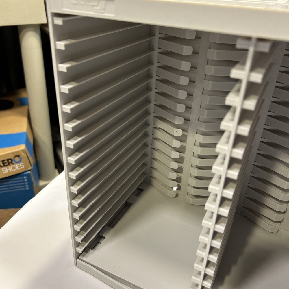 1 - Vtg Fellowes CD Rack Storage Unit 30 Computerware Spring Ejection Wall Mount