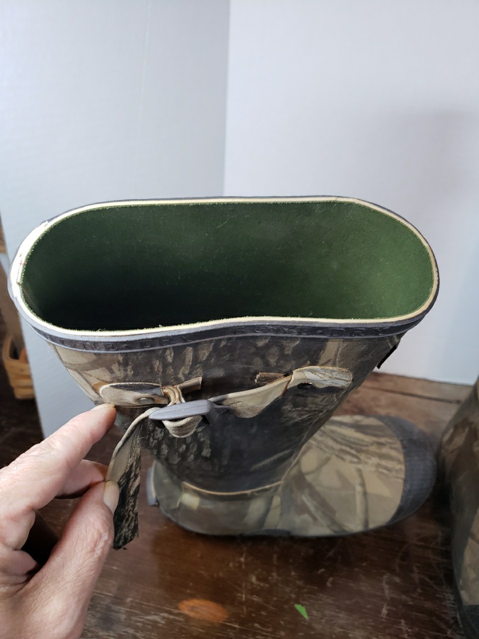 Redhead Bone Dry Realtree Hardwoods Rubber Boots 7 Thinsulate Steel Shank 1000g