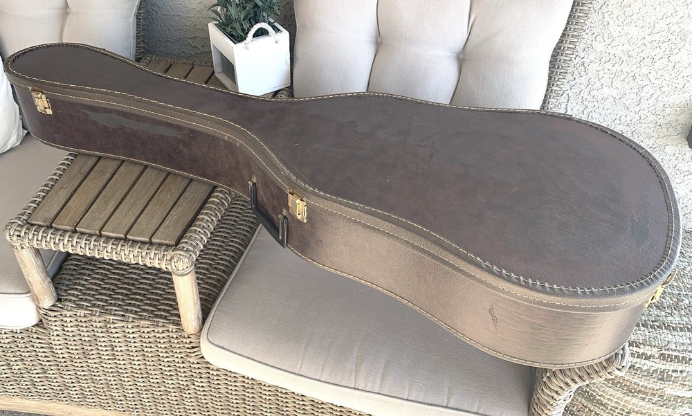Vintage Guitar Case