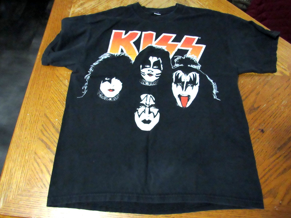 Vtg KISS 2009 COBO L concert t preowned excellent condition