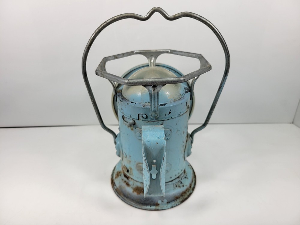 DELTA POWERLITE LANTERN - COMPLETE - LENS INTACT - IN GREAT SHAPE - UNTESTED