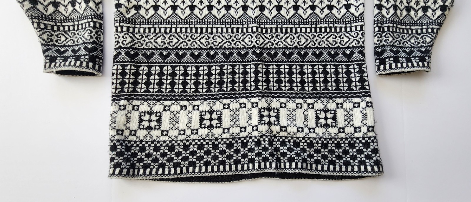 Vtg 90s SML Sport Nordic Stag Mountain Black and White Crewneck Knit Sweater - L