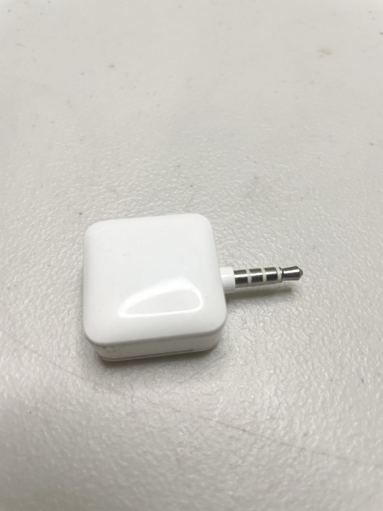 Square A-PKG-0206-01 Credit Debit Card Reader - White for Apple iPhone & Android