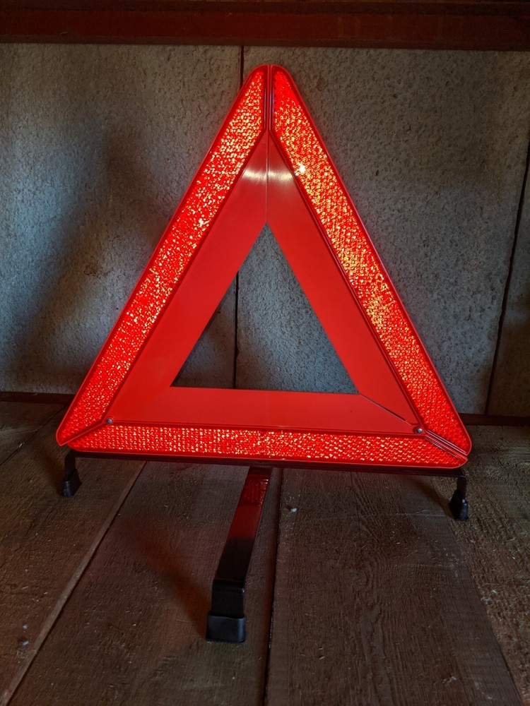 WARNING TRIANGLE PORTABLE C/W CARRY CASE