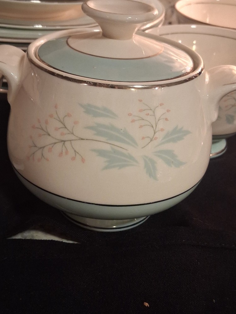 Homer Laughlin Cavalier Eggshell Romance 21Pcs Set