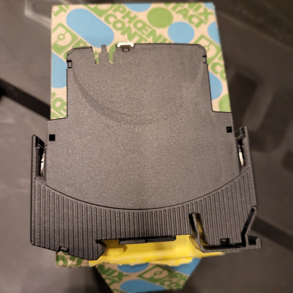 2x Phoenix Contact 0903025 BRKR SOLID STATE 3A 24VDC