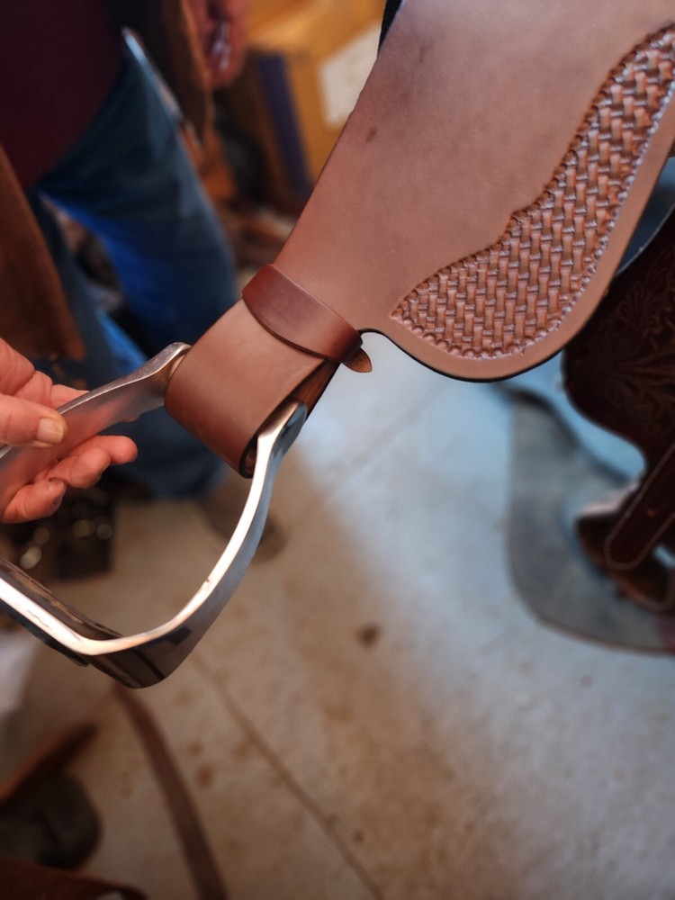 DAKOTA 17 inch WESTERN SADDLE