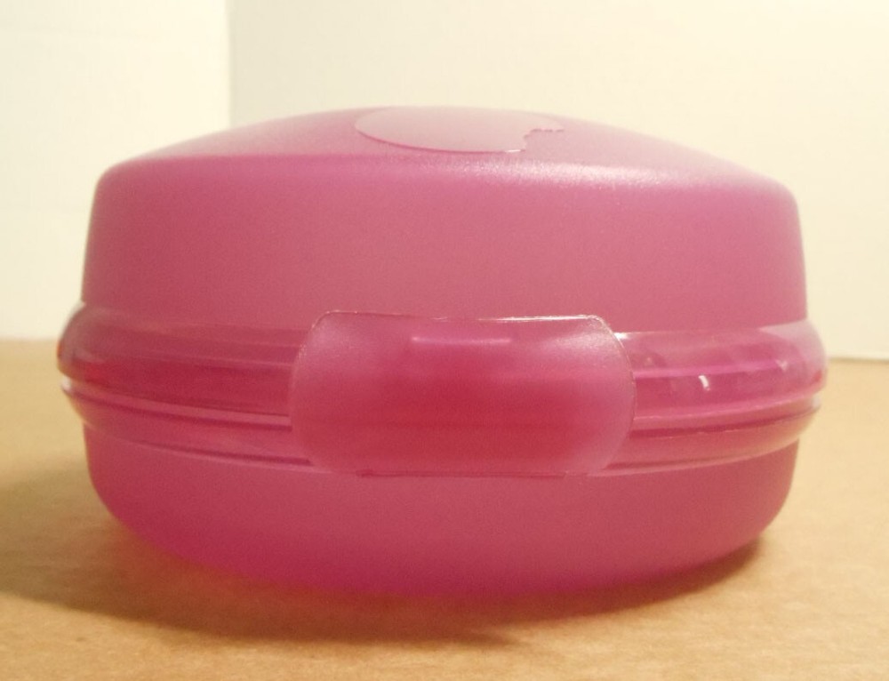 Tupperware 4440A Purple Bagel Keeper Container Y12
