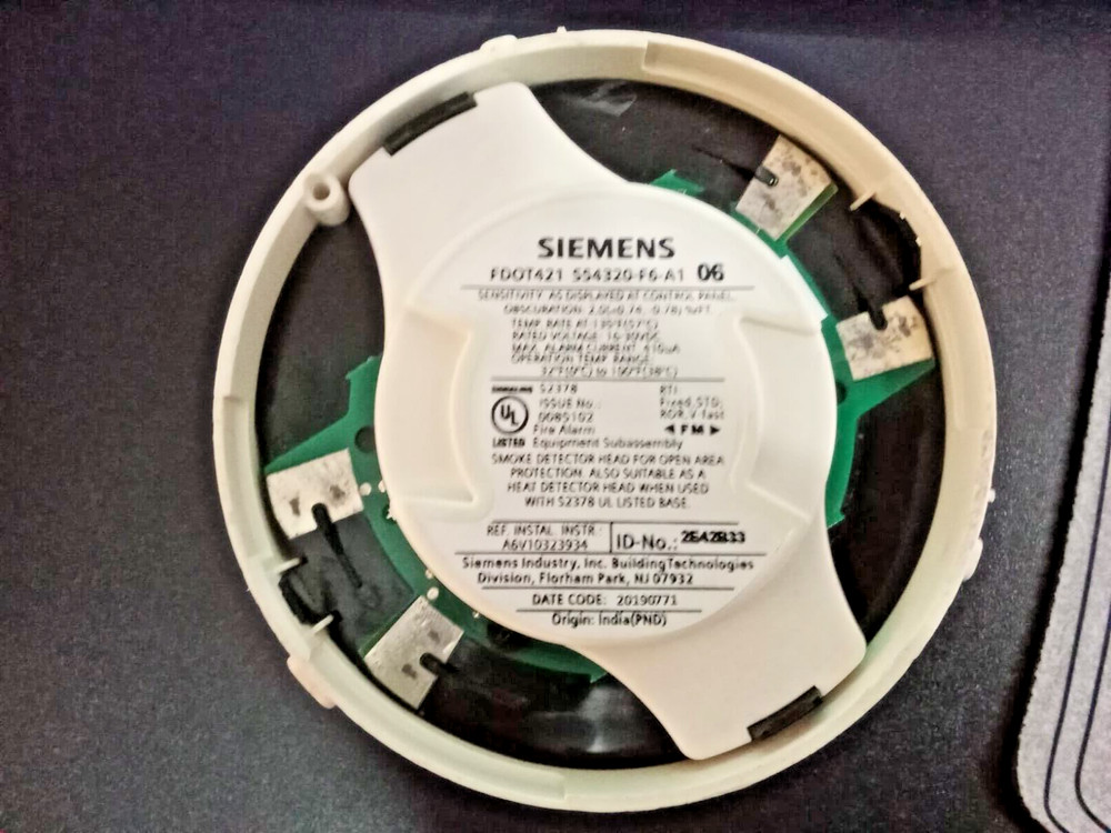1PC- SIEMENS FDOT421 Multi-Sensor Smoke Detector Model 106949440 with base- NEW