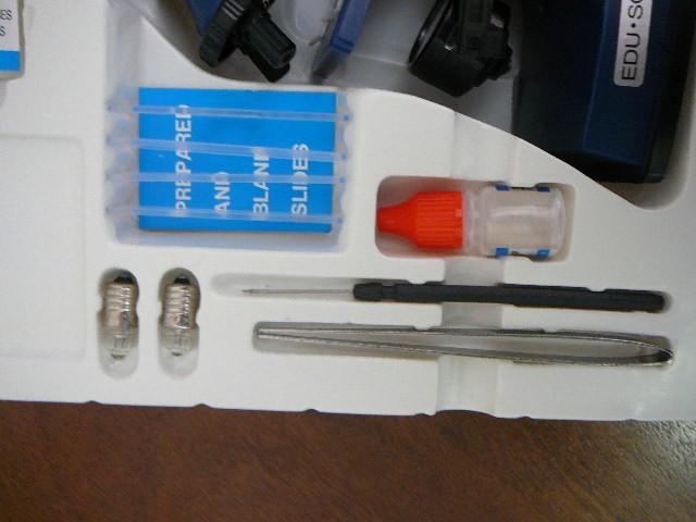 1989 EDU SCIENCE MICROSCOPE SET 600X 300X 100X, IN BOX