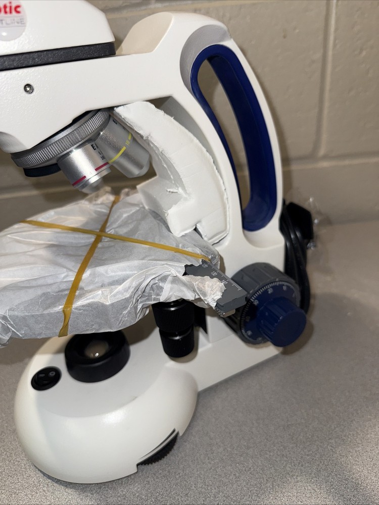 Motic Instruments M3604-3 Microscope. Swiftline with LED LIGHT. READ