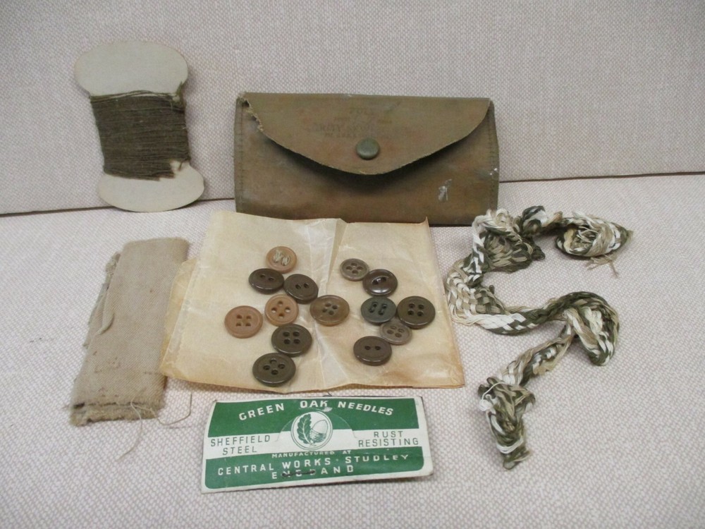 WW II ENLISTED MAN'S SEWING KIT