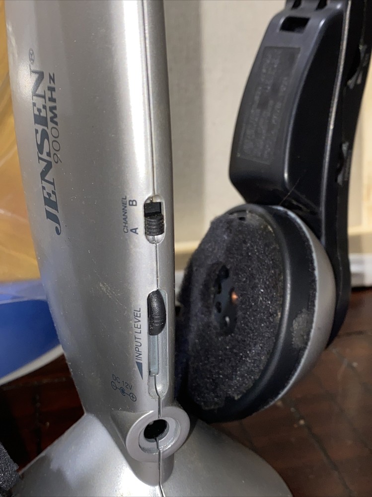 Jensen Wireless Headphone System Linx JW160 Makes Any Headphones Wireless Read