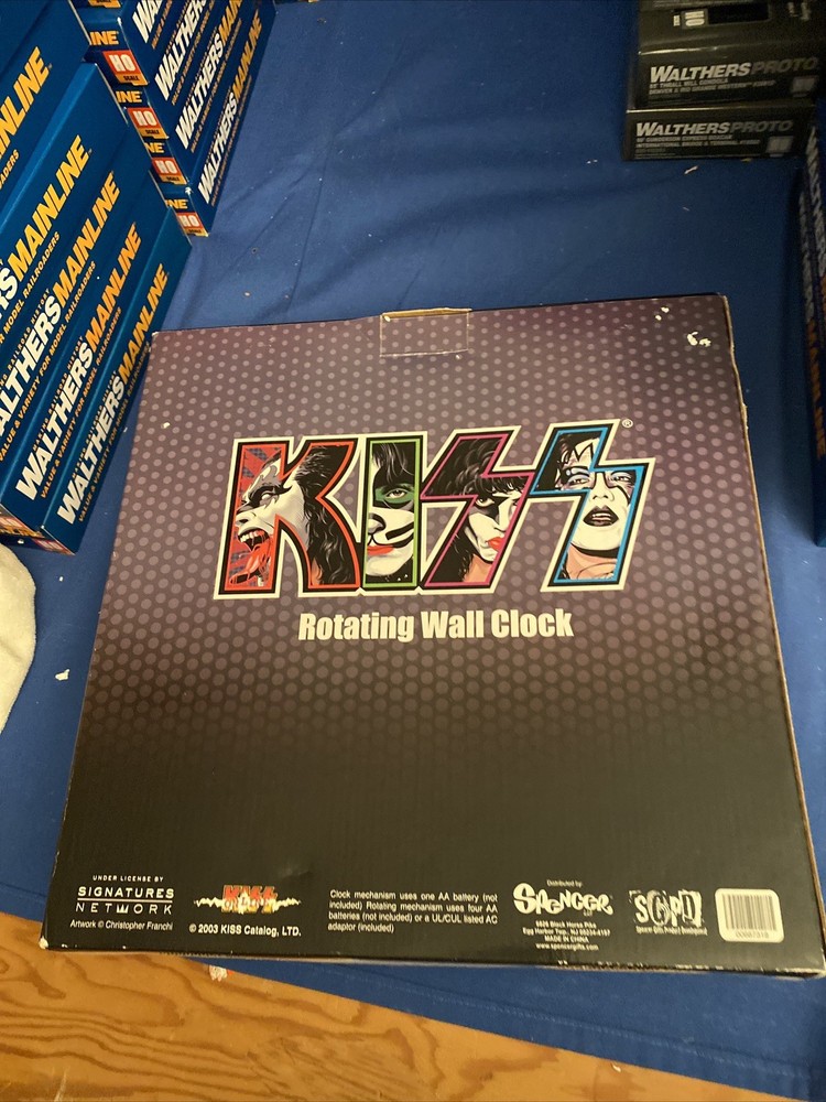 KISS Rotating Wall Clock Rock & Roll 20032New