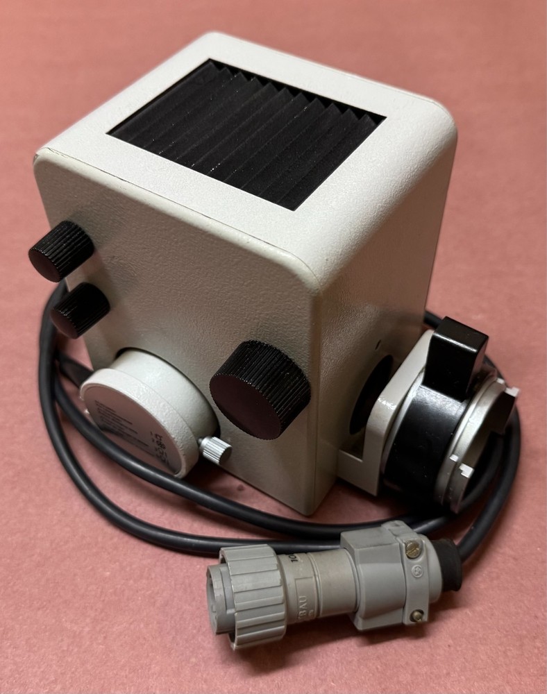 Leitz Microscope Halogen Lamp Housing Light Lamp House Illuminator