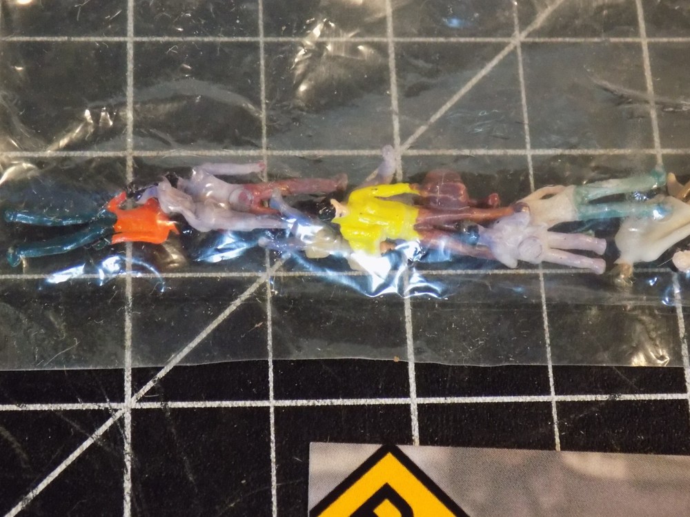 N Set/20 Painted People Figures (R090524)