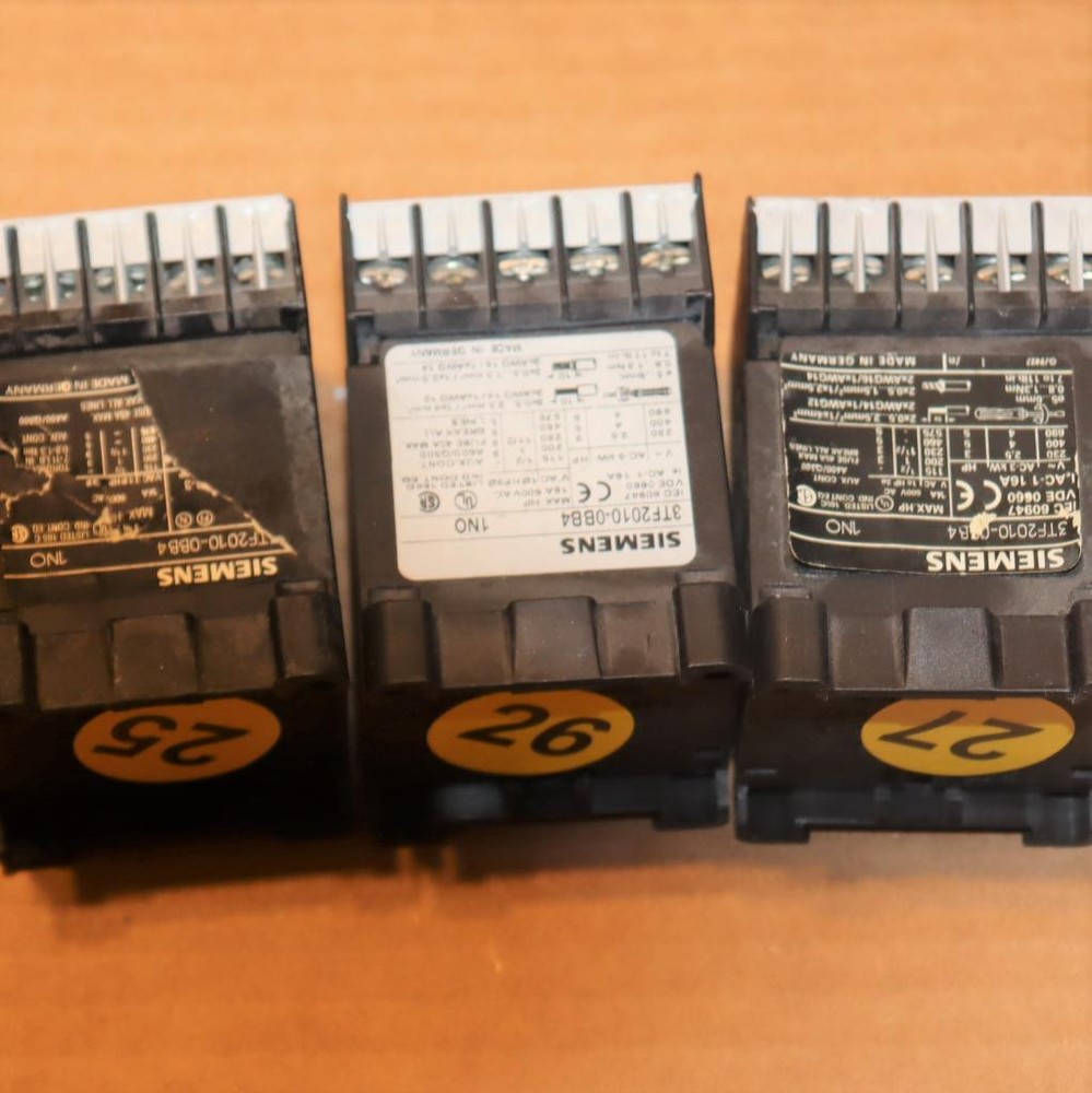 One Siemens 3TF2010-0BB4 Mini Contactor 24VDC Coil