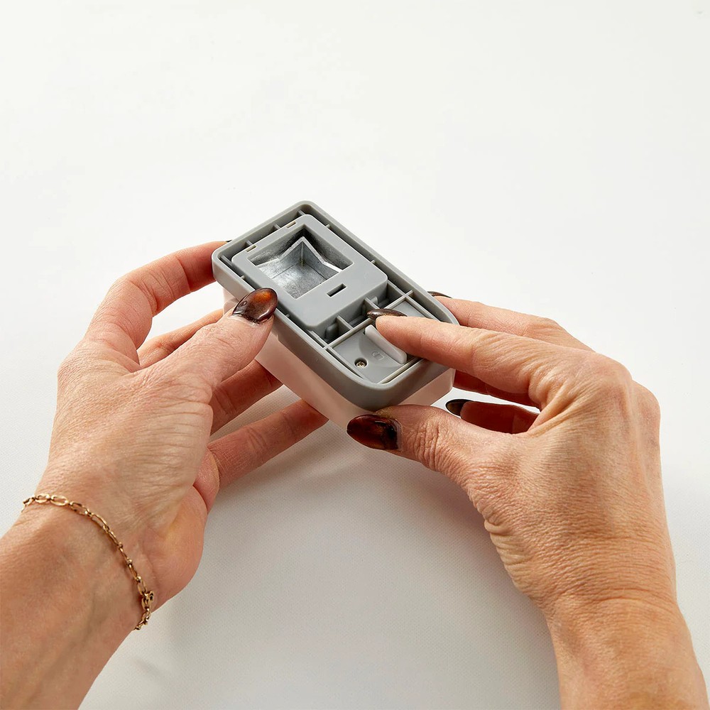 Spellbinders - 1" Square Punch, T-081