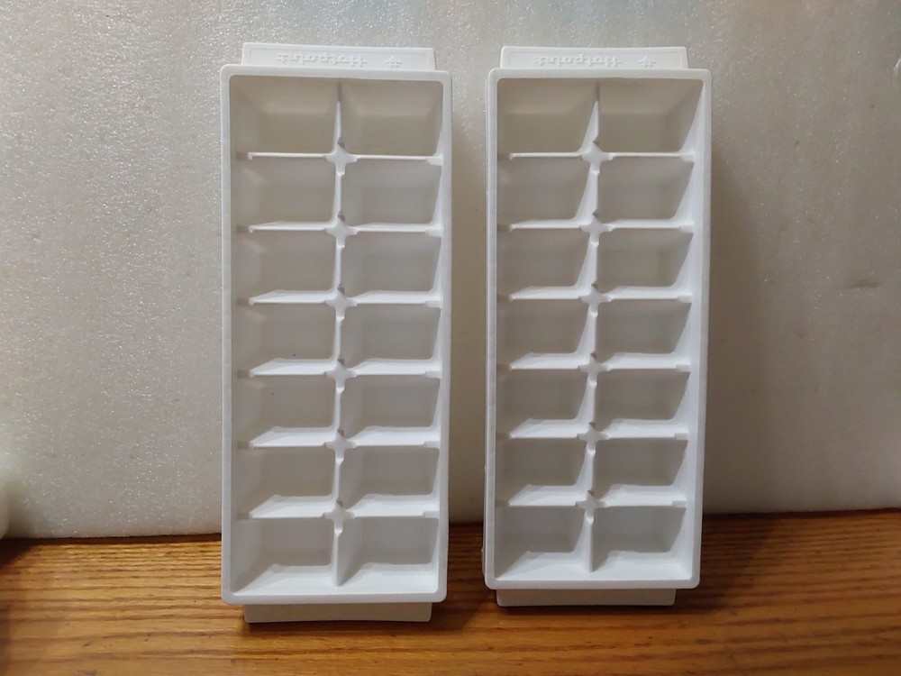 Hotpoint Easy Release 14 Cube Plastic Ice Cube Tray White 2pc Vintage