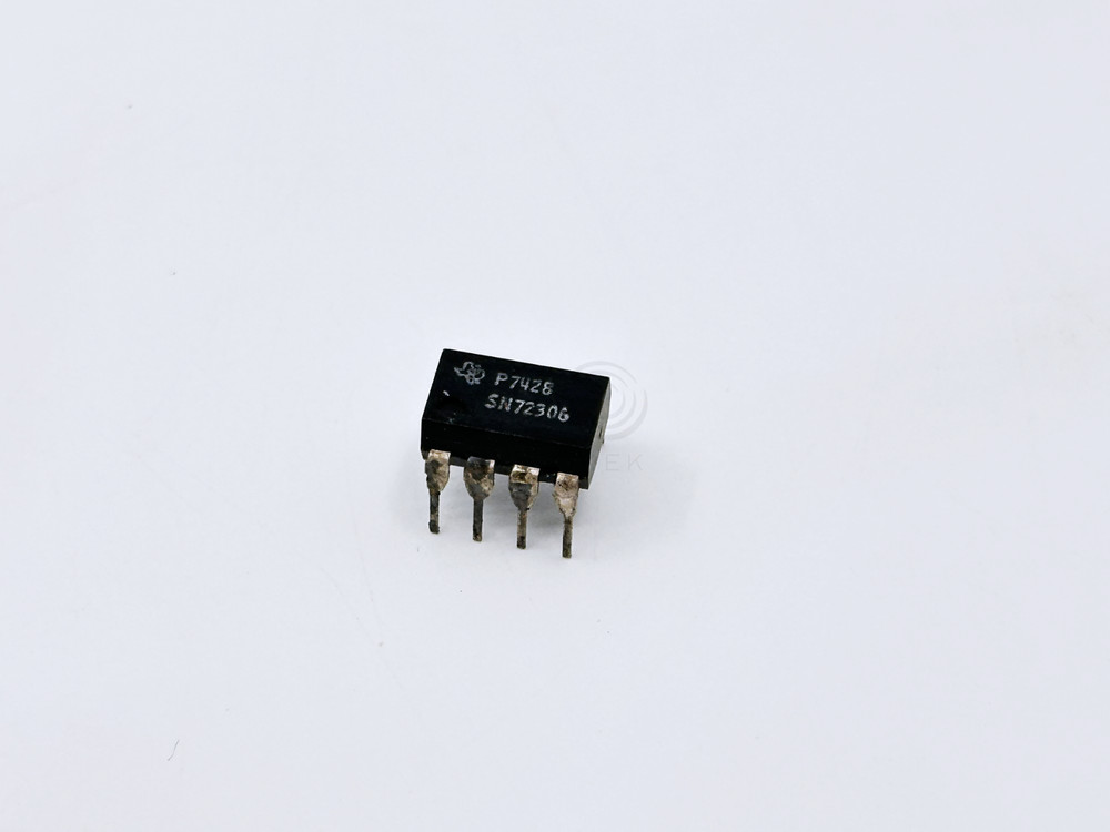 2PCS SN72306 TI High Speed Differential Comparator with Strobe DIP-8