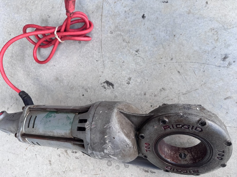 Ridgid 700-T2 Power Drive Pipe Threader Electric Handheld Threading Machine