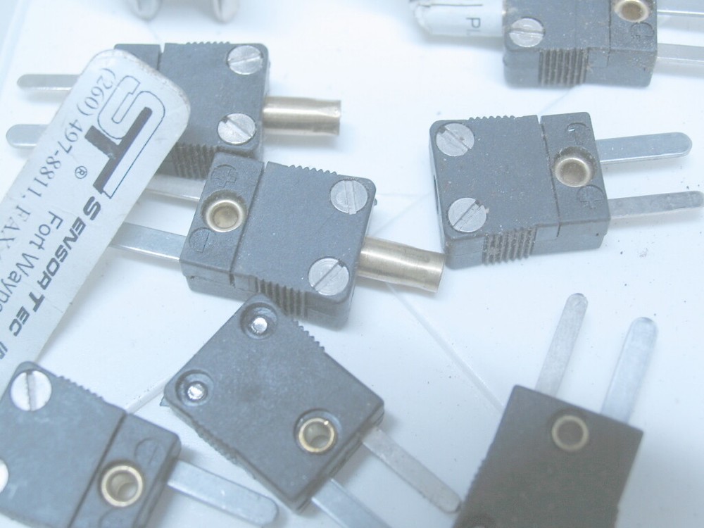 One SENSOR TEC Sensor Male Plug Connector # 26300