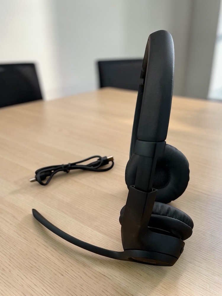 Logitech Zone 300 Wireless Bluetooth On-ear Headset Noise-Canceling Microphone