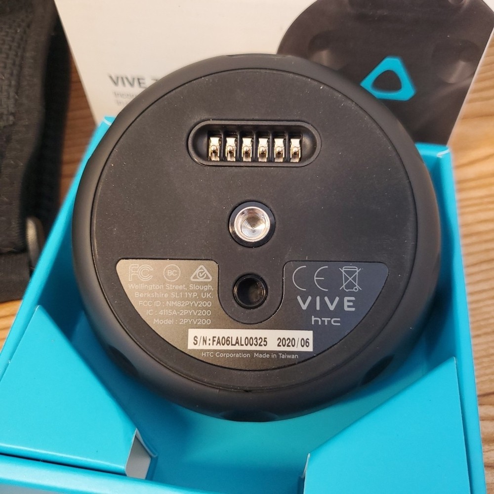 2x HTC Vive Tracker 2018 2.0 Full Body Tracking VRChat - Complete Dongle Straps