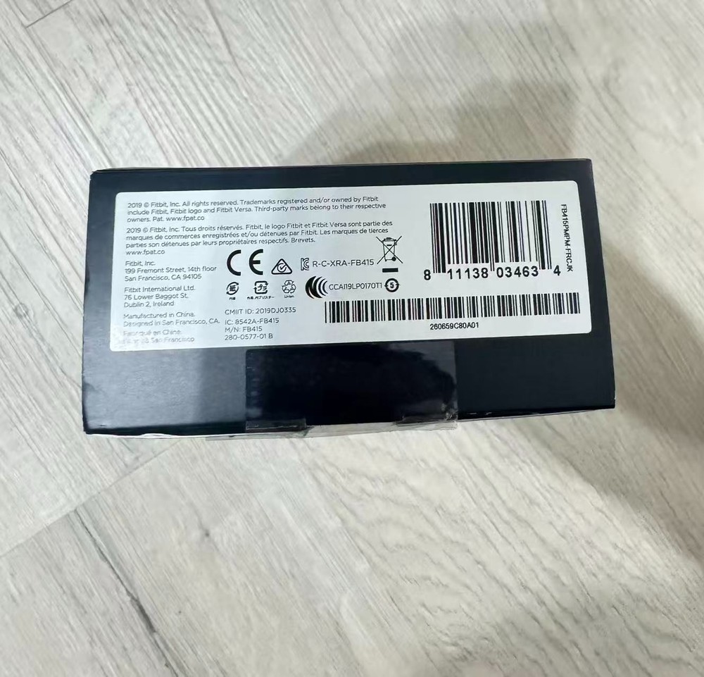 Fitbit Versa Lite Edition Activity Tracker - （S & L Sizes） Purple