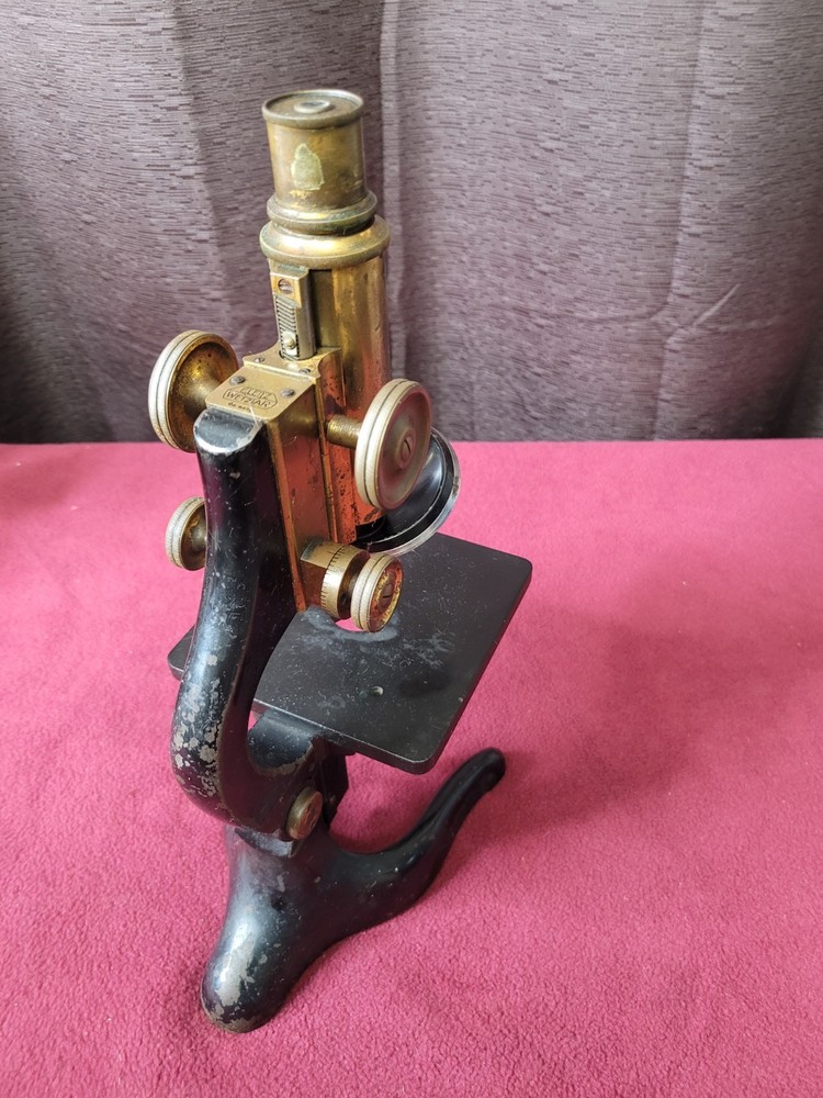 Ernst Leitz Wetzlar vtg MICROSCOPE No. 2253328, all movements work