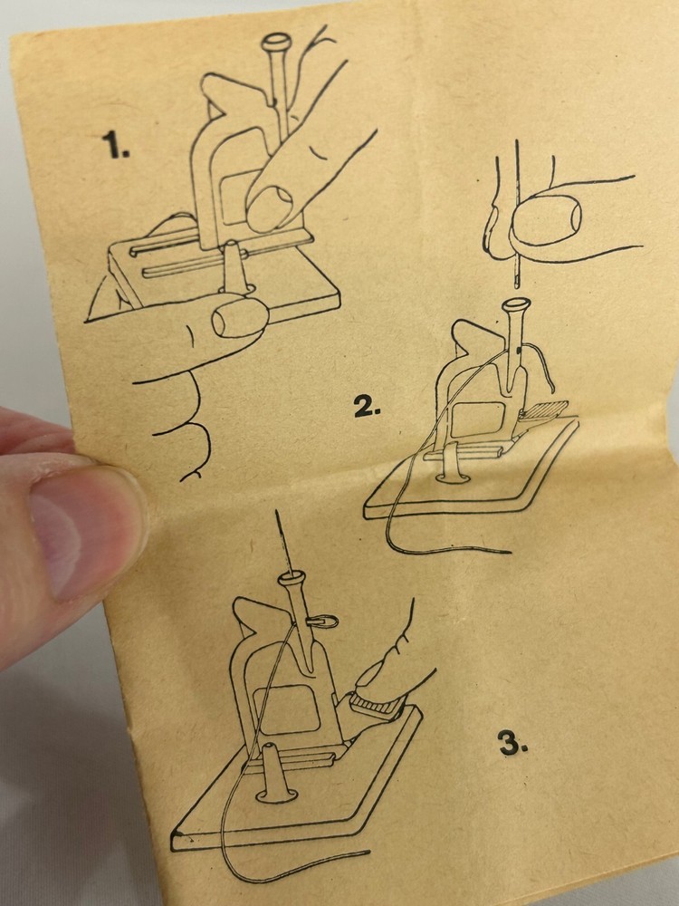 Vintage Witch - Hexe White Red Automatic Needle Threader with Light Aqua Box