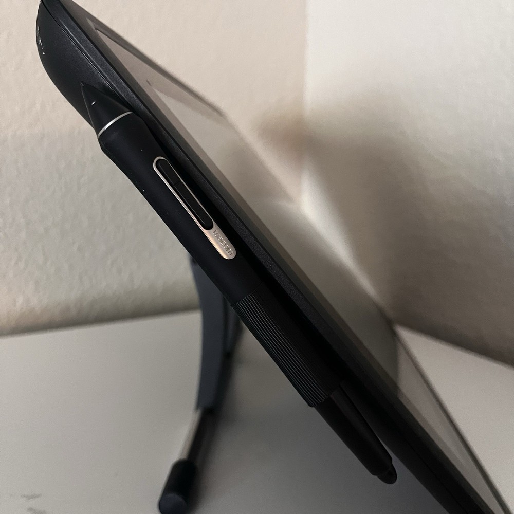 Wacom Cintiq 16 Creative Pen Display with Accessories