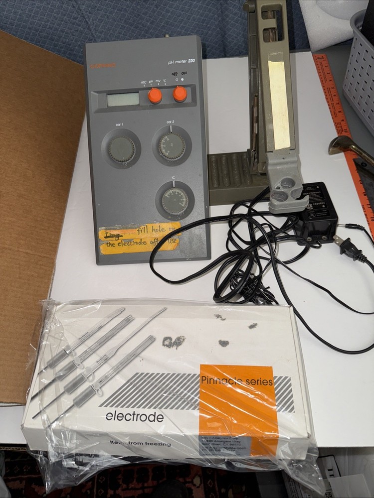STEM Corning pH Meter 220 with plug, accepts Batteries (not included)& Electrode