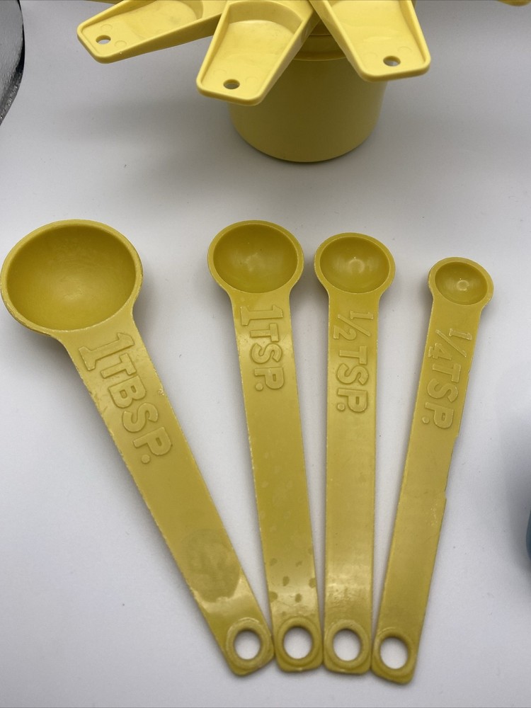 Vintage Tupperware Measuring Cups And Spoons Set Yellow Nesting Stacking 10