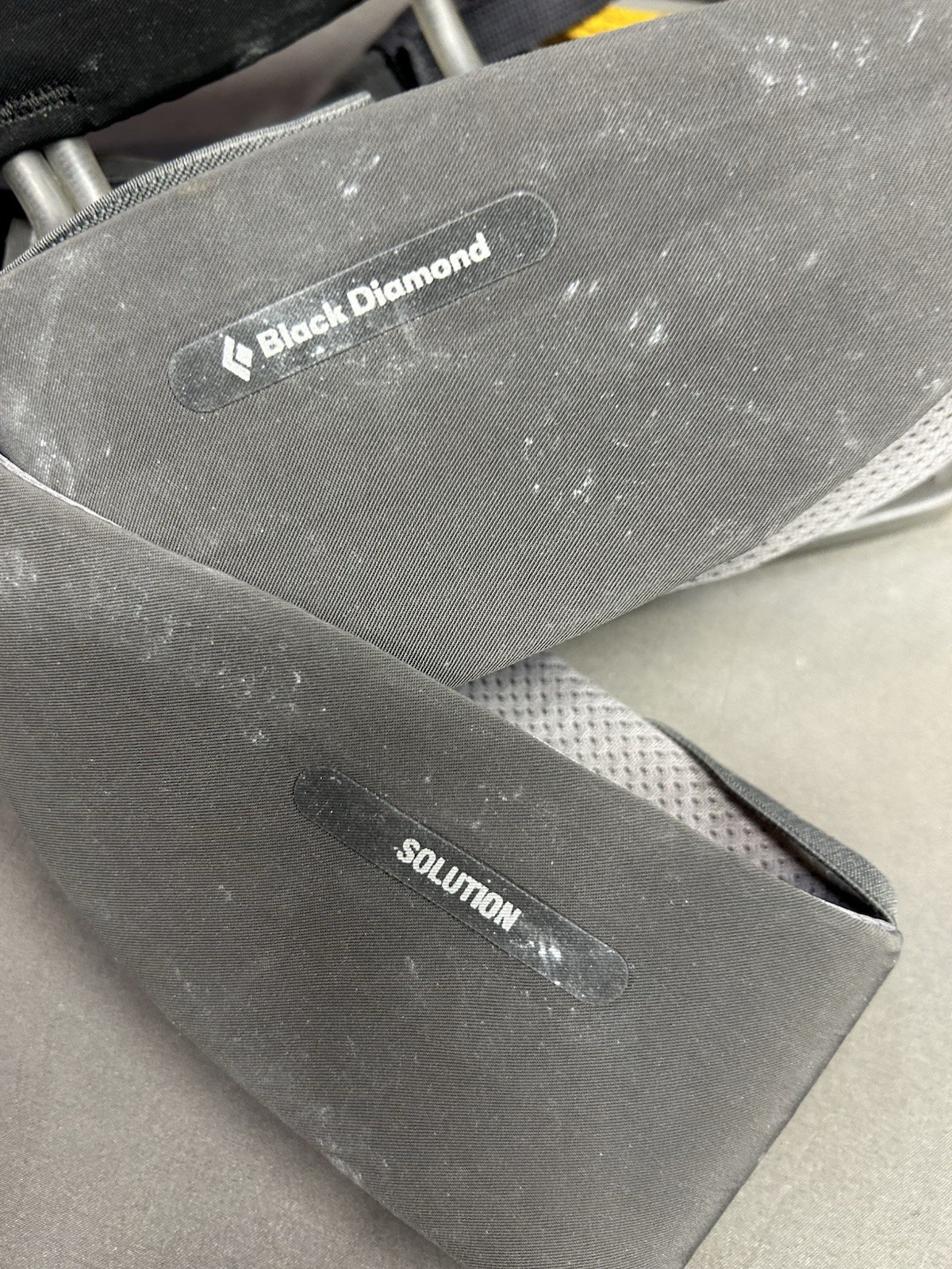 Black Diamond Solution Climbing Harness Mens Size Medium Padded Adjustable