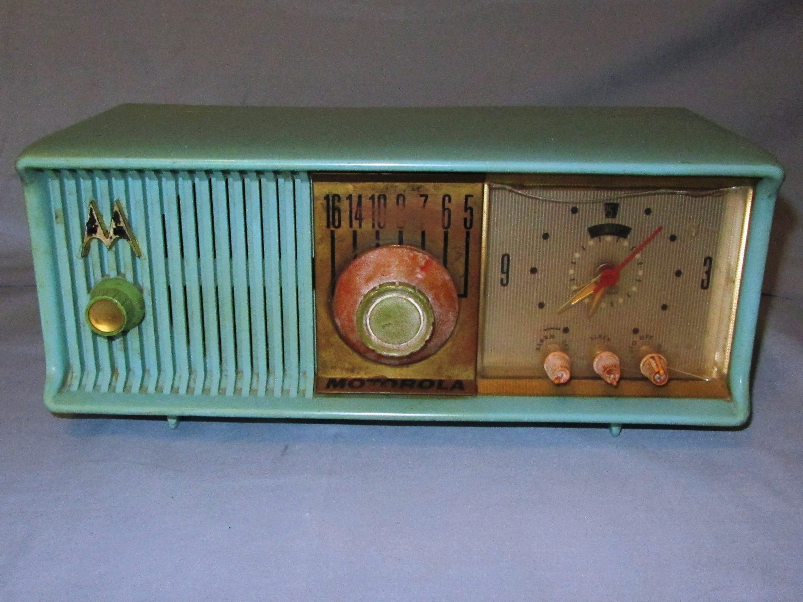 Vintage Motorola Model 57CC Clock Radio with Calendar Seafoam Blue