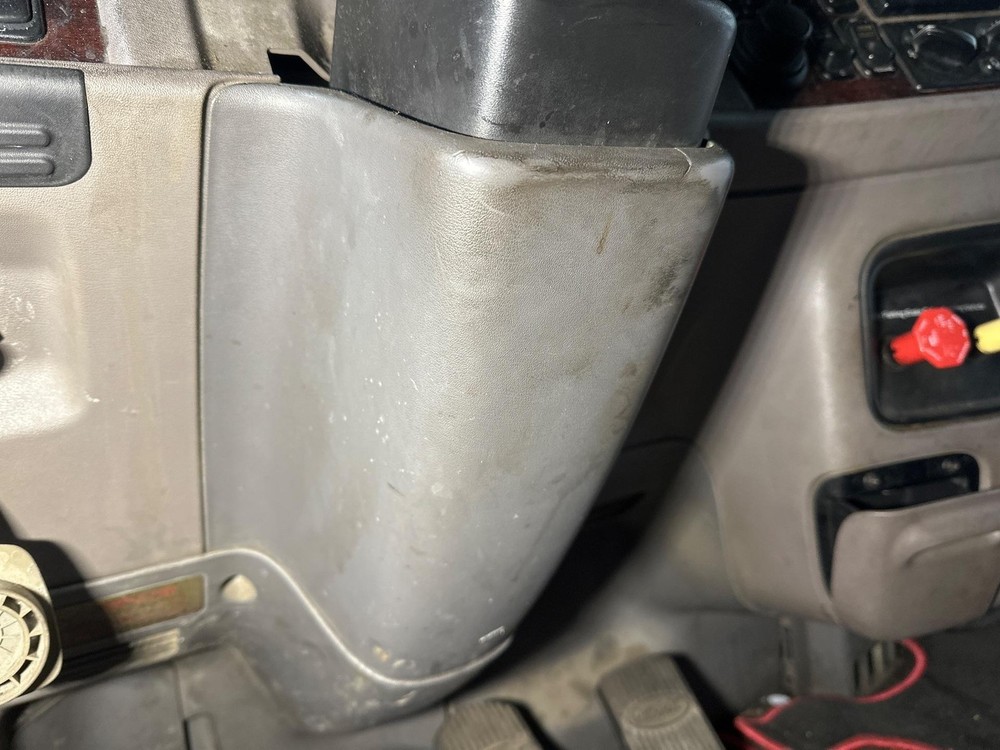 2006-2015 Peterbilt 386 COLUMN COVER Dash Panel - Used