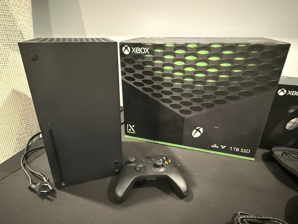 Xbox Series X Console Bundle with Elite SERIES 2 Controller and Wireless Headset
