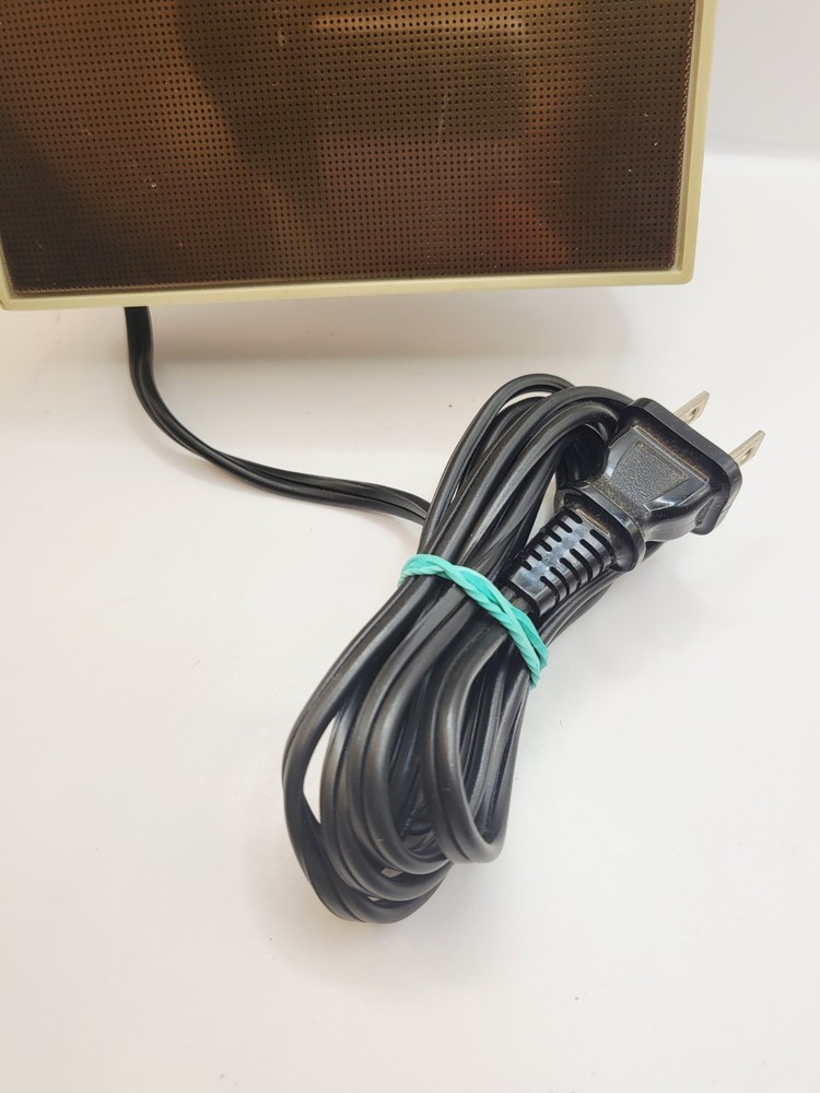 VINTAGE REALISTIC PLUG 'N TALK FM WIRELESS INTERCOM MODEL 43-209A