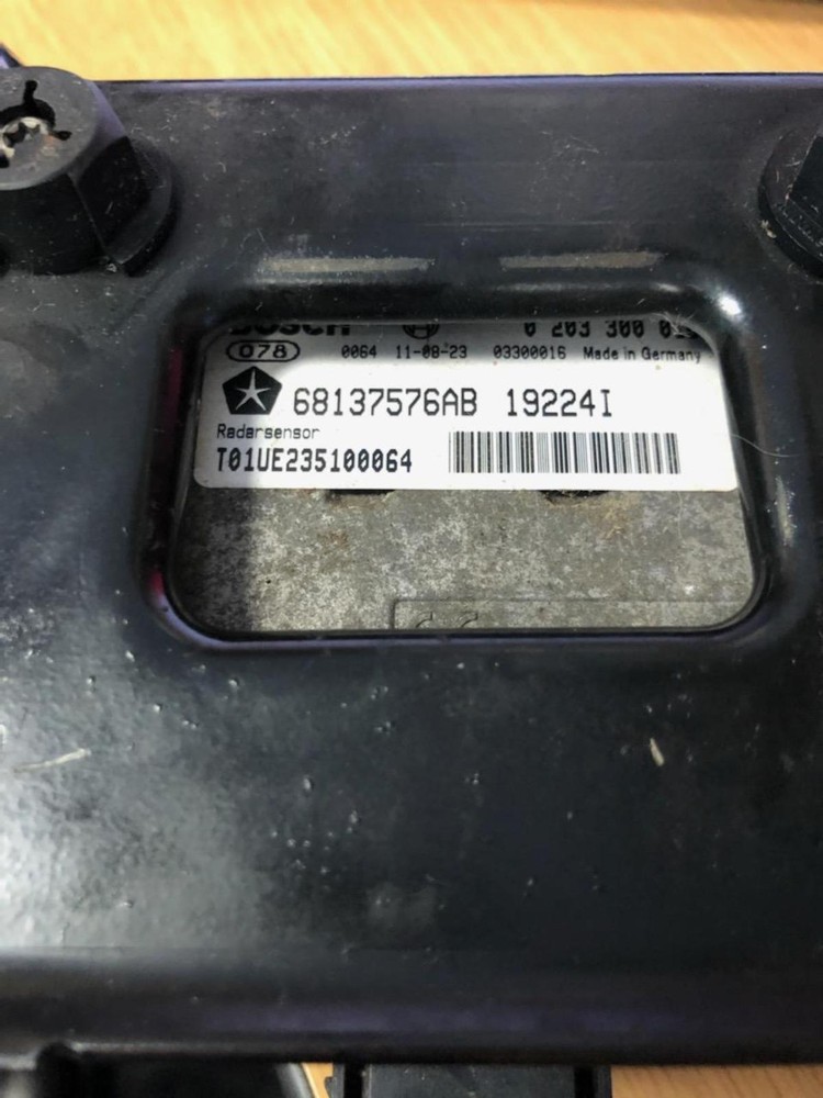 DODGE DURANGO Camera/Projector radar unit (mounted behind grille), (advanced b