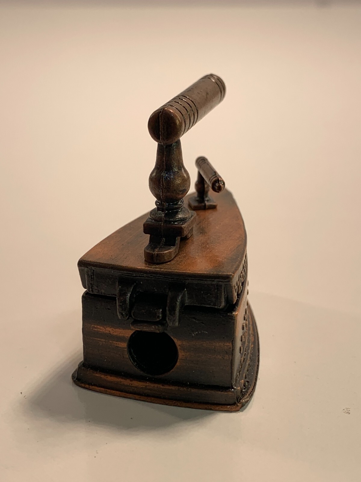 Vintage Die-Cast Pencil Sharpener Antique Style Clothes Iron PSD1