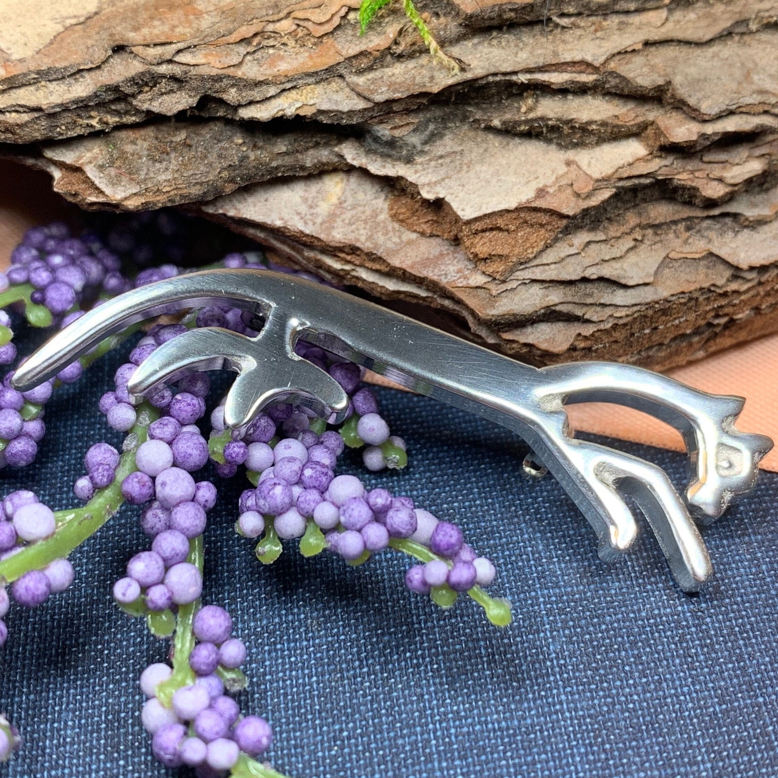 NEW PEWTER Celtic Uffington White Horse Brooch Pagan Horse Goddess Epona Pin